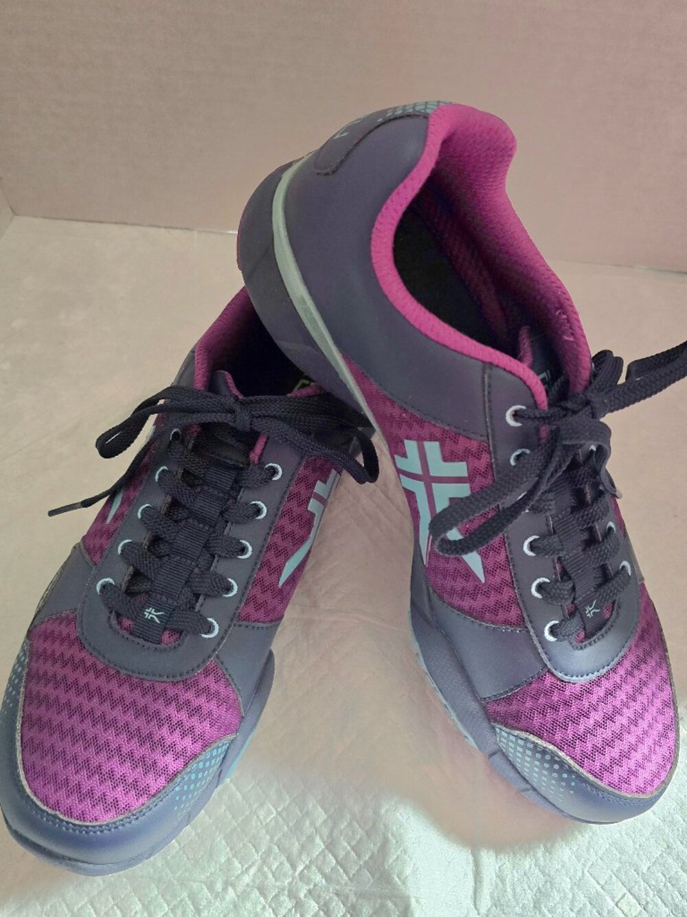 KURU Quantum Sneakers Women’s 11 1/2 Purple Teal Athletic Trail Shoes Worn Once.